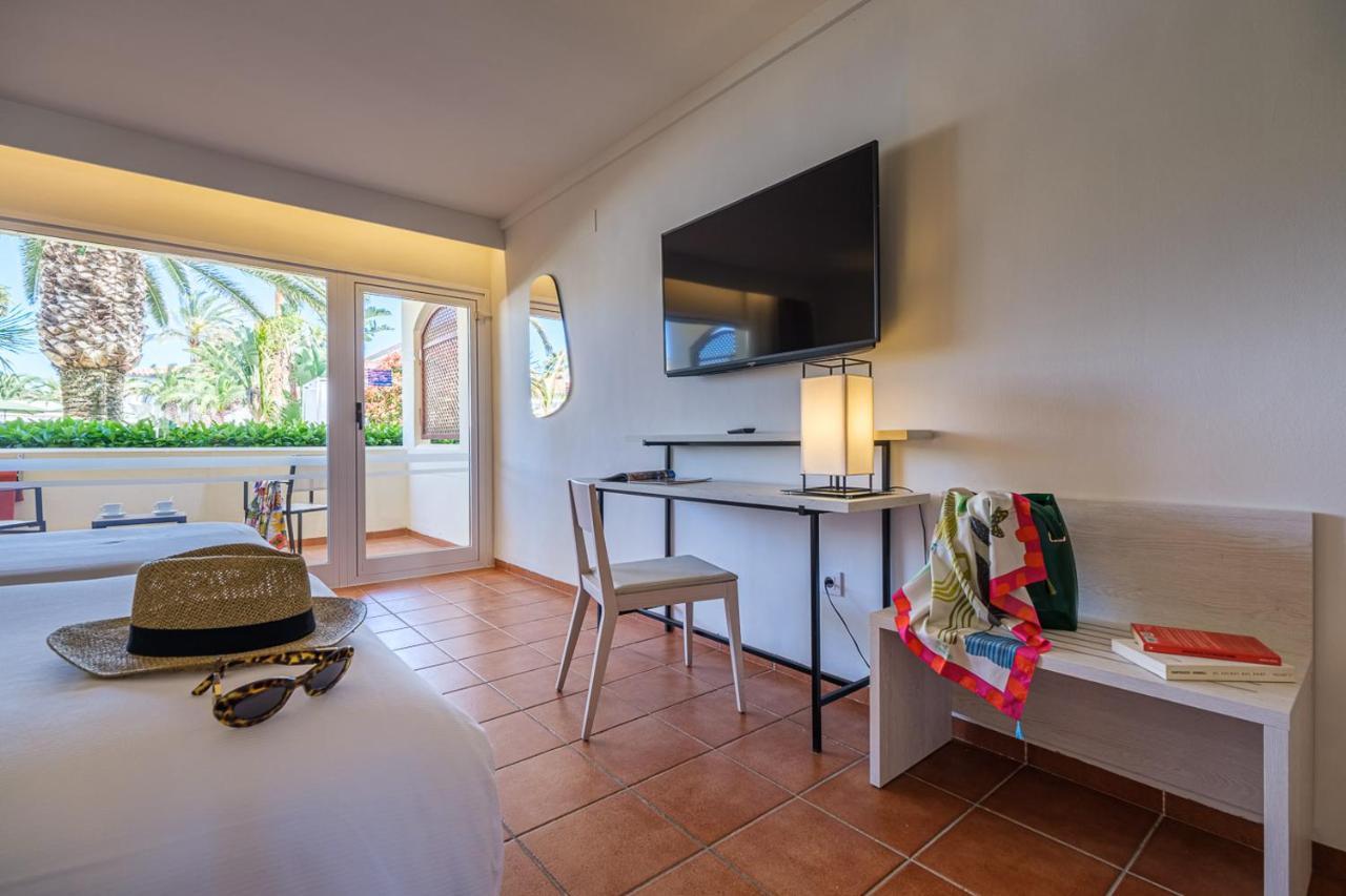 Oassium Hotel - Adults Only La Pineda Bagian luar foto